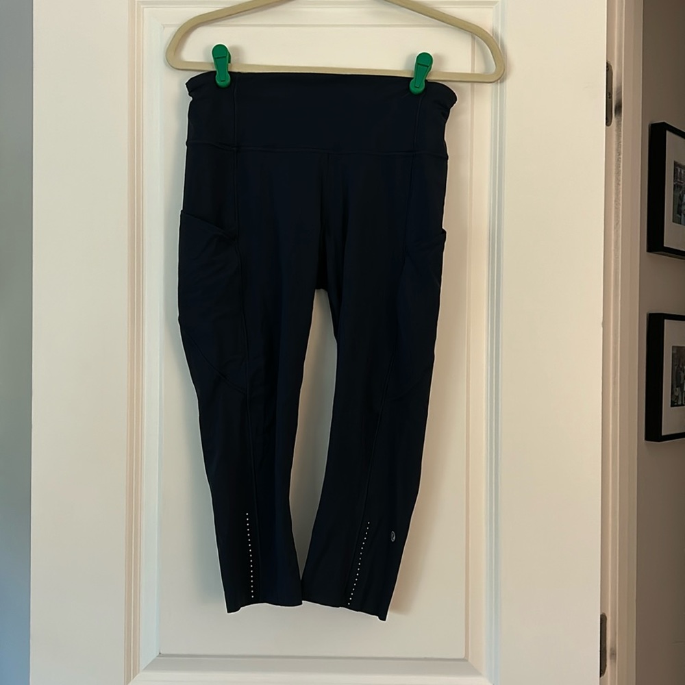 Womens lululemon cropped navy leggings
